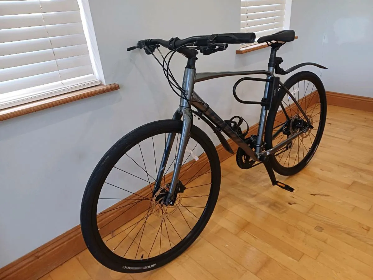 Giant Escape Disc 2 Bike - Image 2