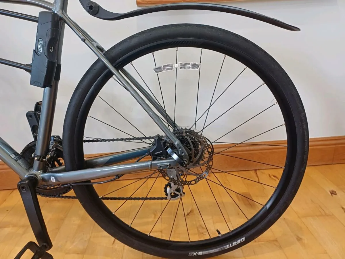 Giant Escape Disc 2 Bike - Image 4