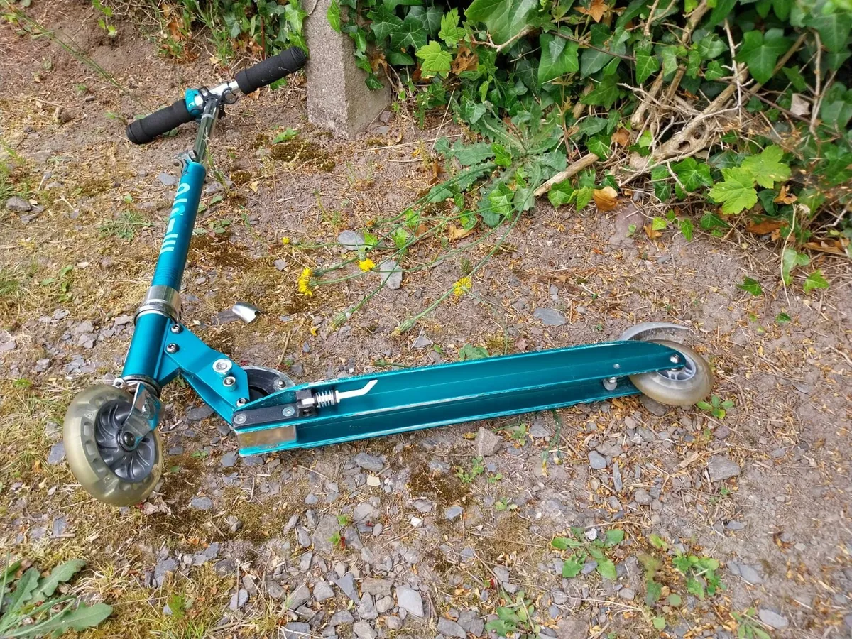 Micro - Sprite LED Scooter - Image 3