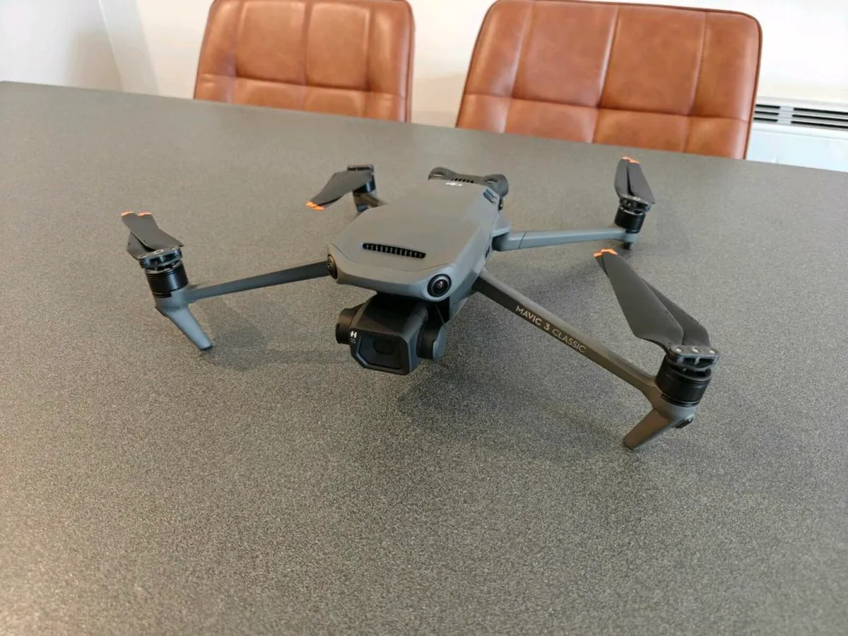 DJI Mavic 3 Classic + Accessories - Image 2