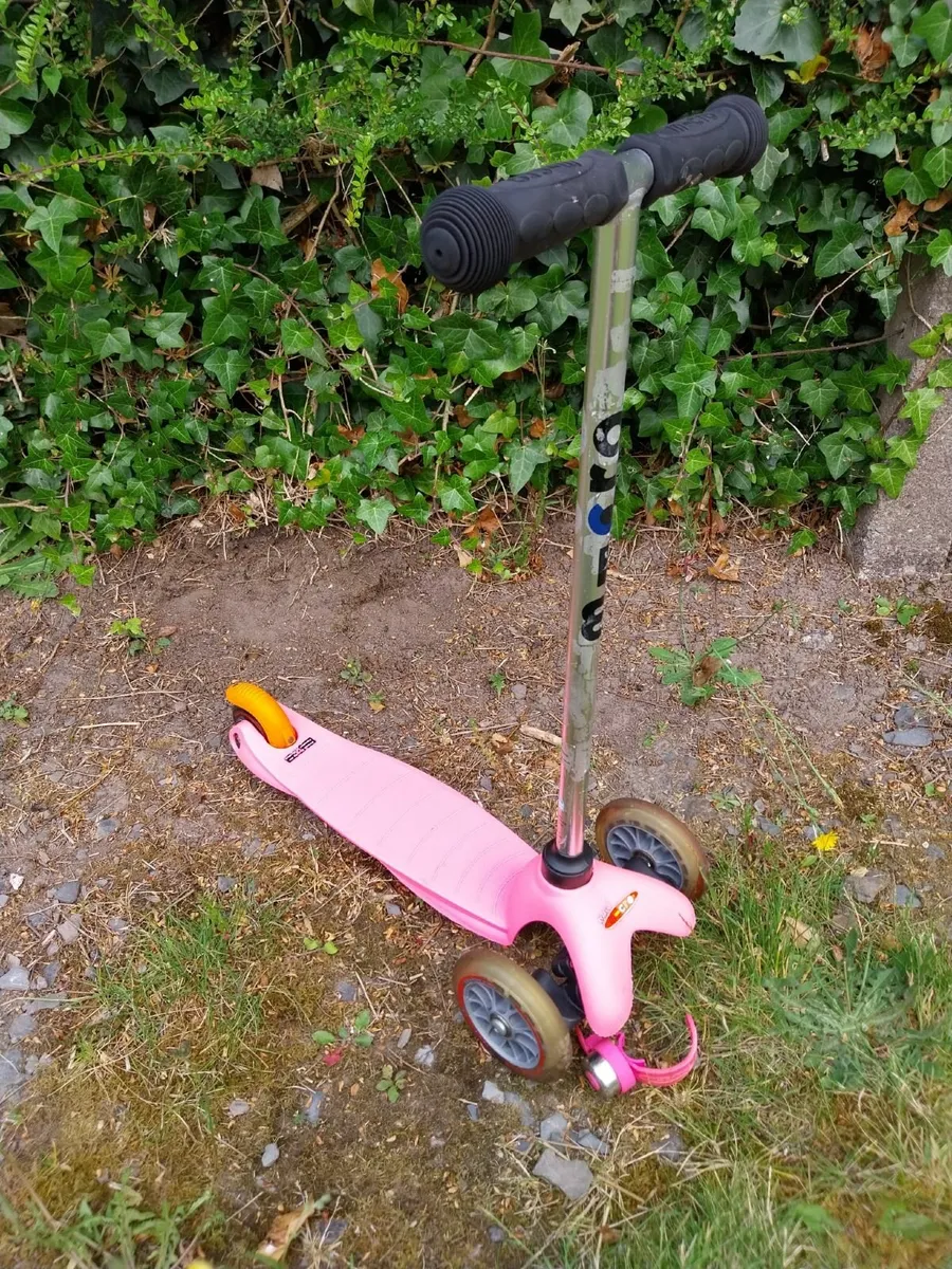 Micro - Mini Scooter - Image 3