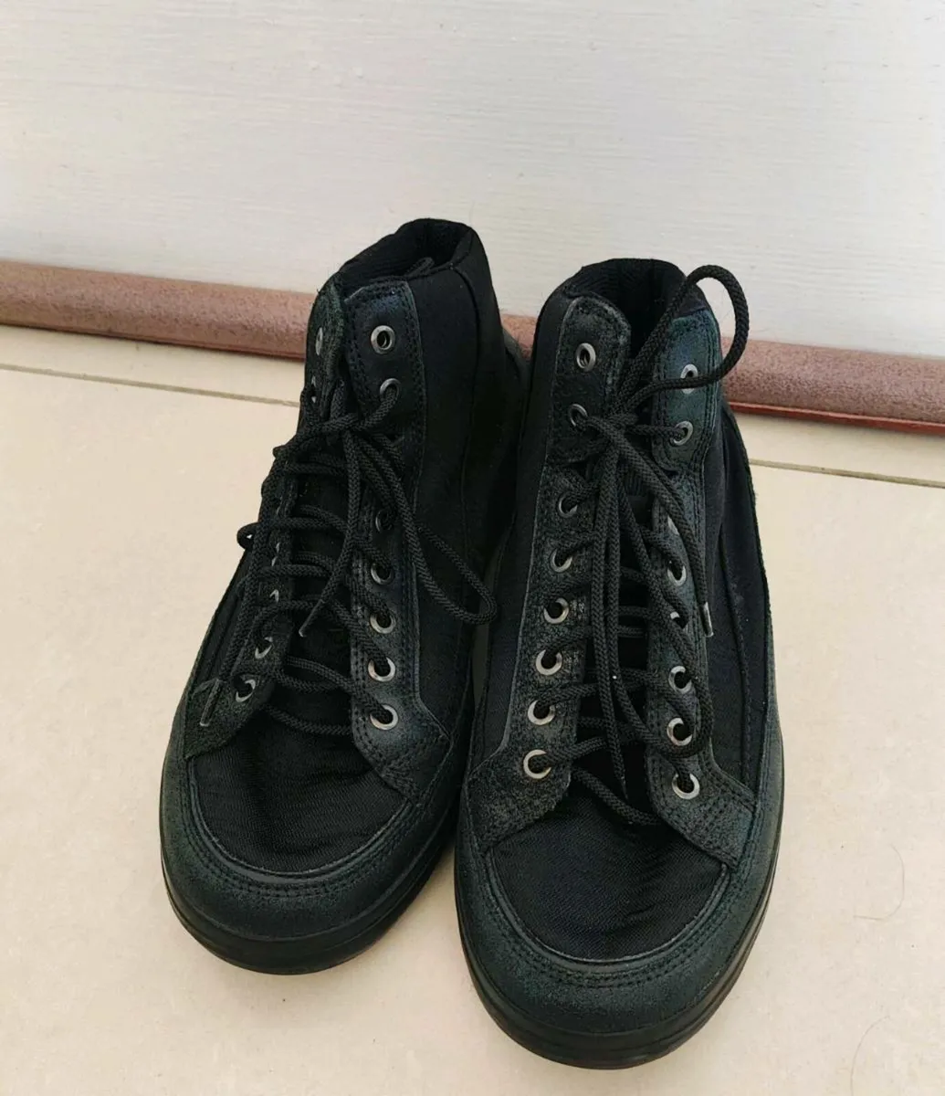 Flipflop High-Top Black Sneakers Size 39 - Image 1