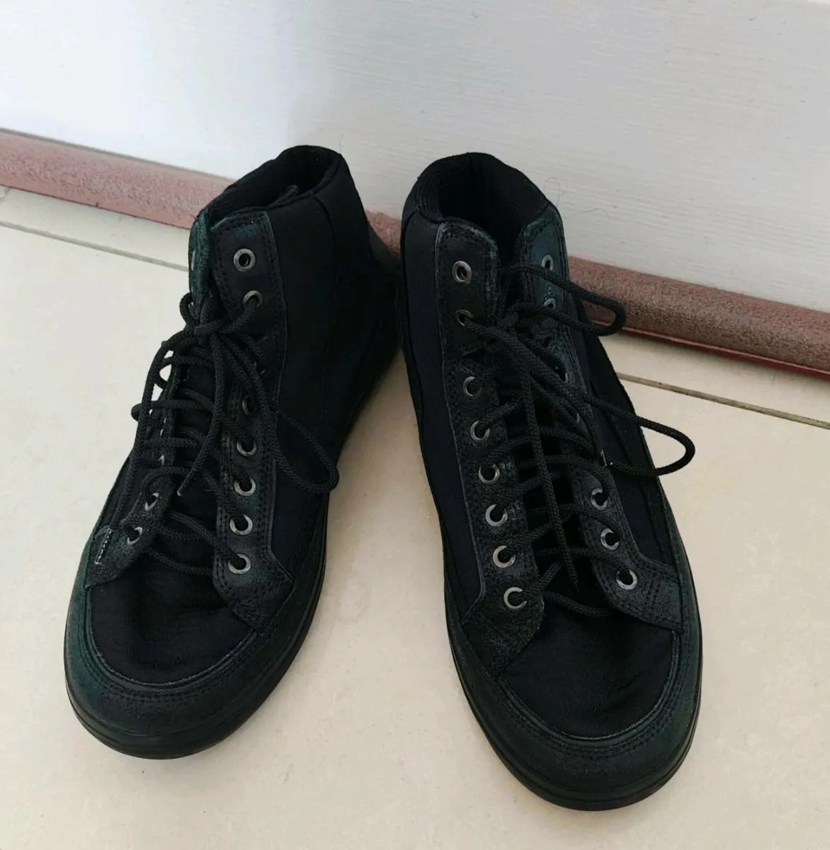 Flipflop High-Top Black Sneakers Size 39 - Image 3