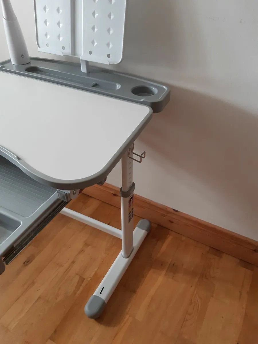 Kids desk - Image 3