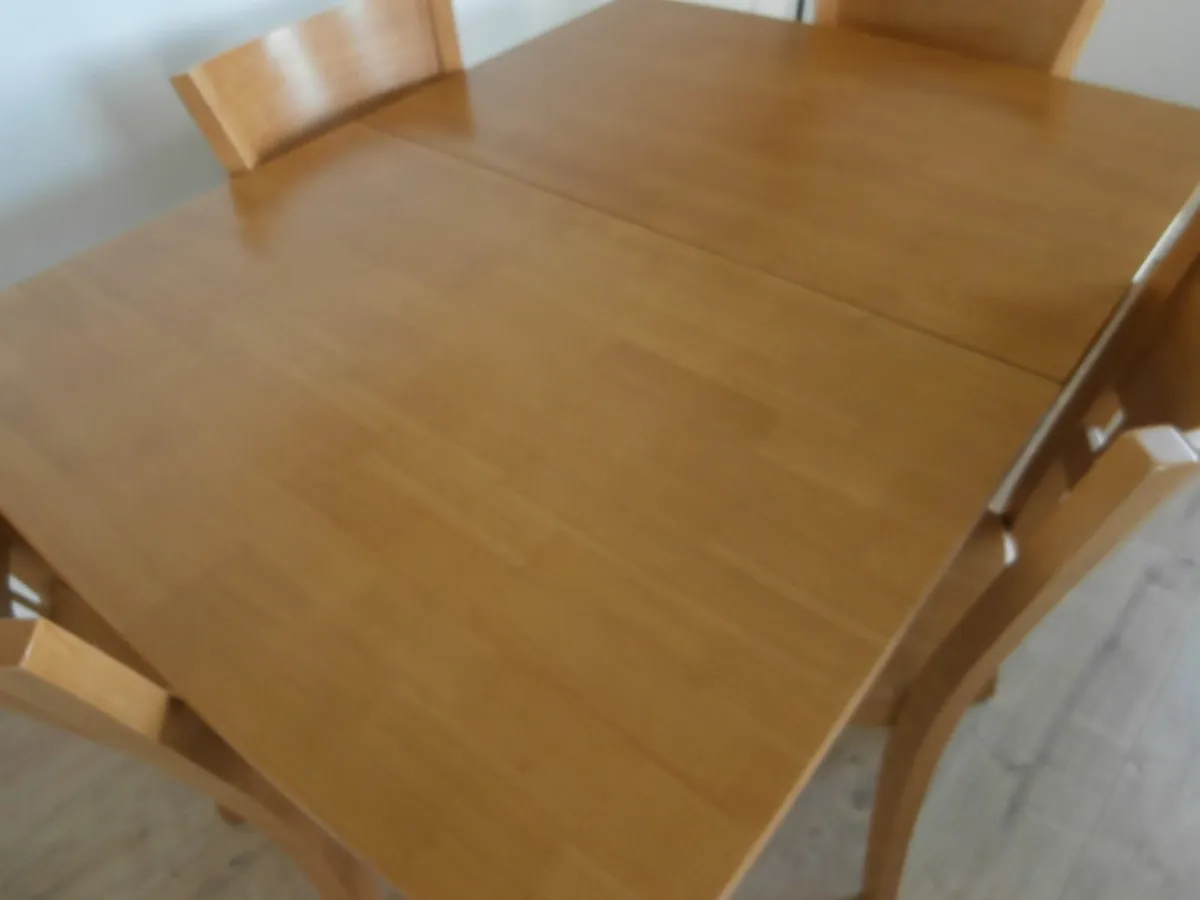 Kitchen table and chairs - Image 1