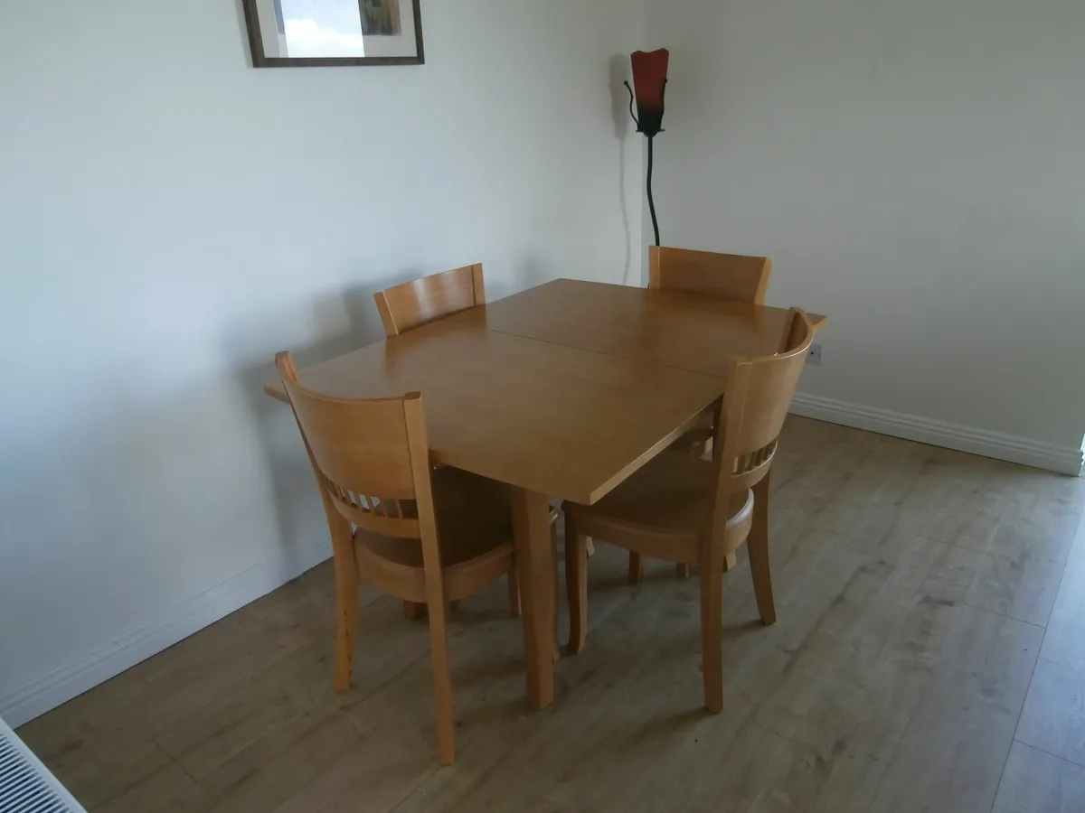 Kitchen table and chairs - Image 2