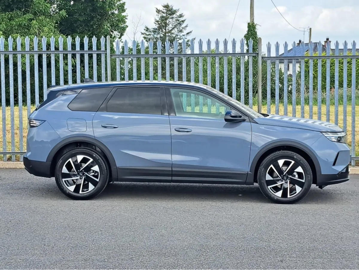 Opel Grandland GS 136BHP Mild Hybrid  top Spec - Image 4