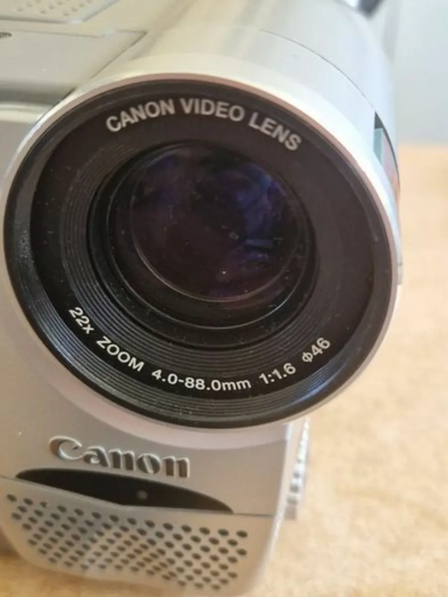 Canon V40Hi 8MM Video Camcorder Camera - Image 2