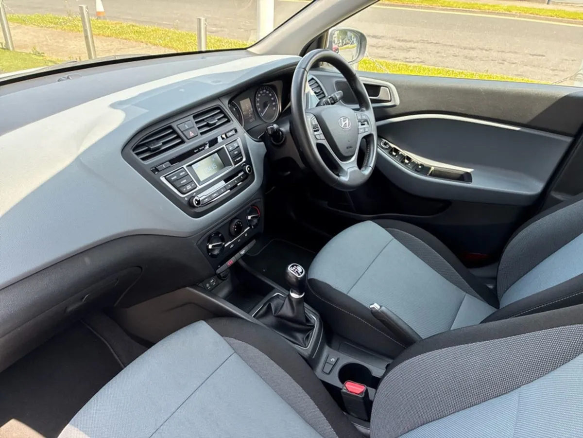 Hyundai i20 Active Deluxe 5DR - Image 3