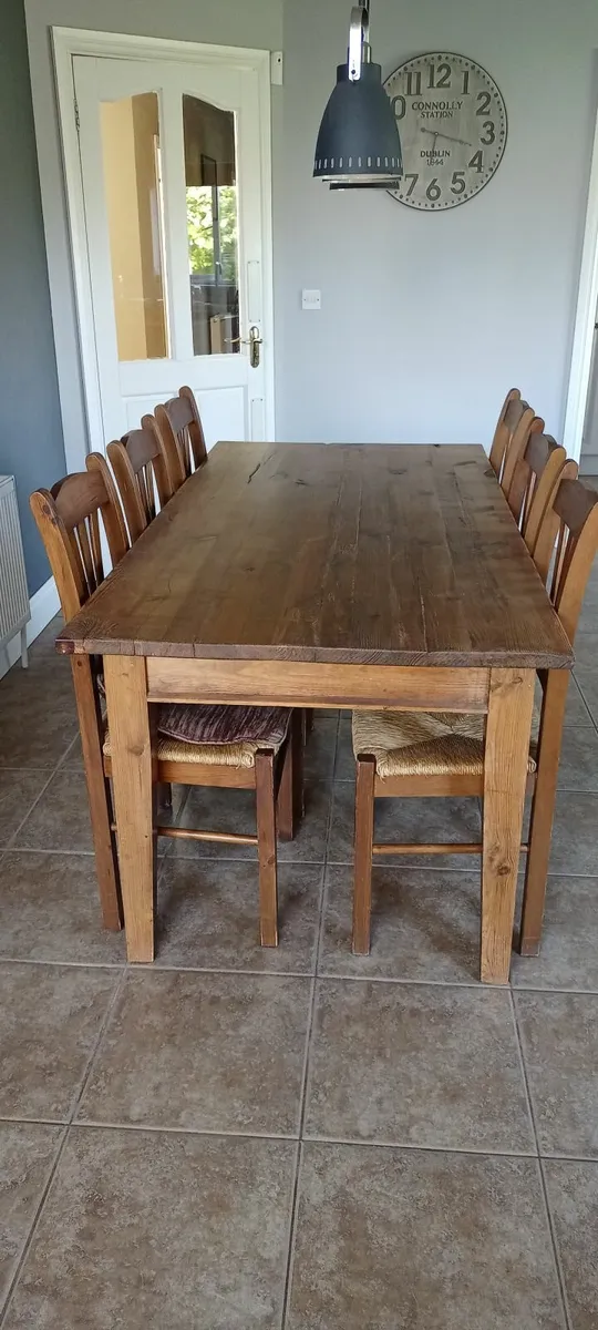 Table and chairs - Image 1