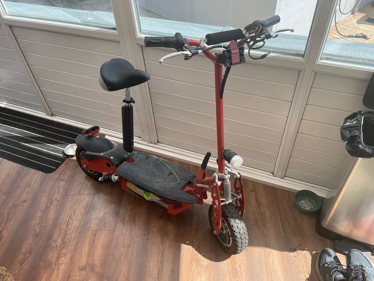 Electric scooter - Image 2
