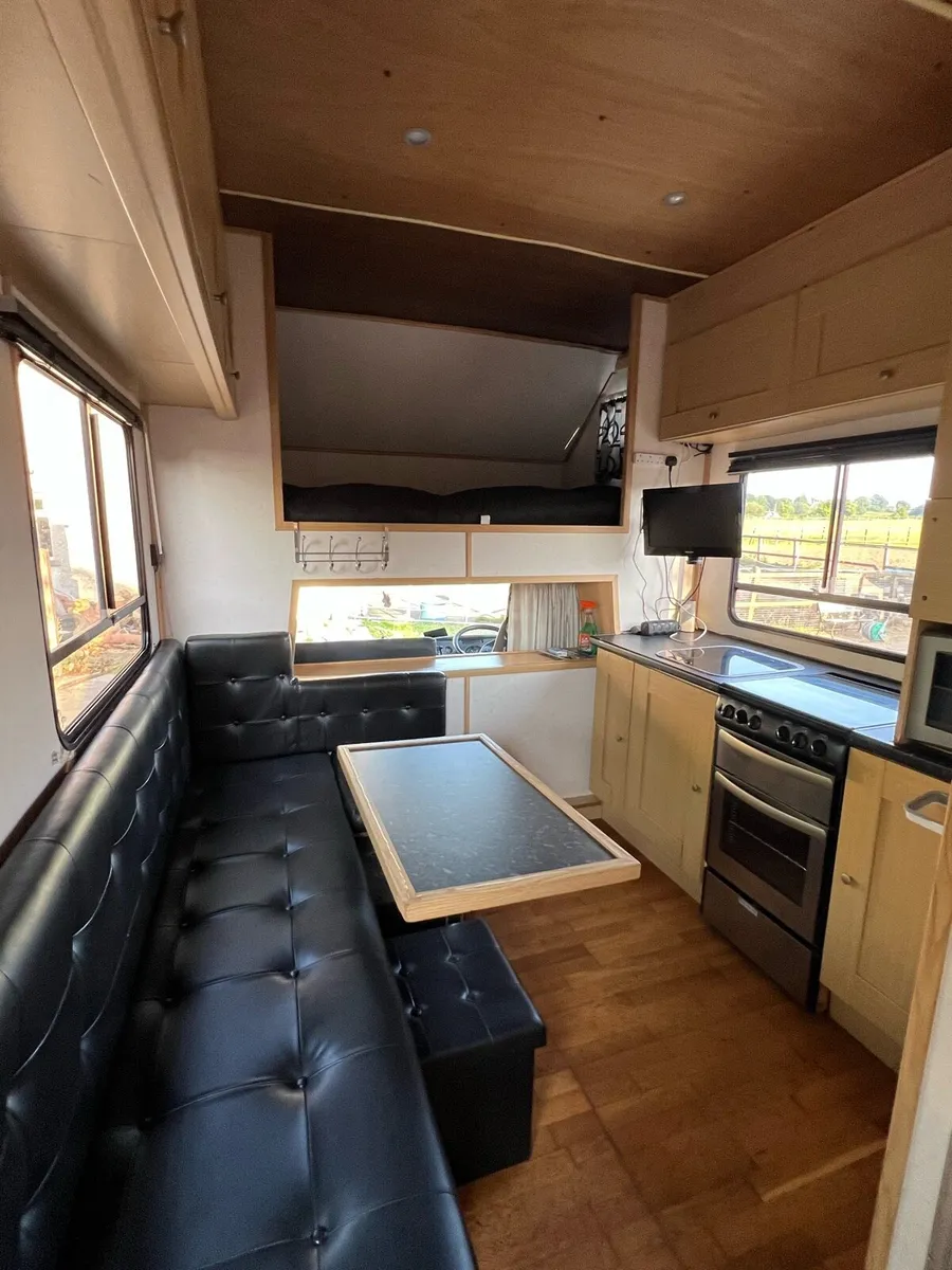 7.5t DAF 2000 horsebox - Image 2