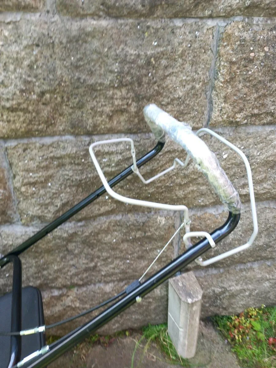 New selfdrive mower used once 46cm--18 inch - Image 2