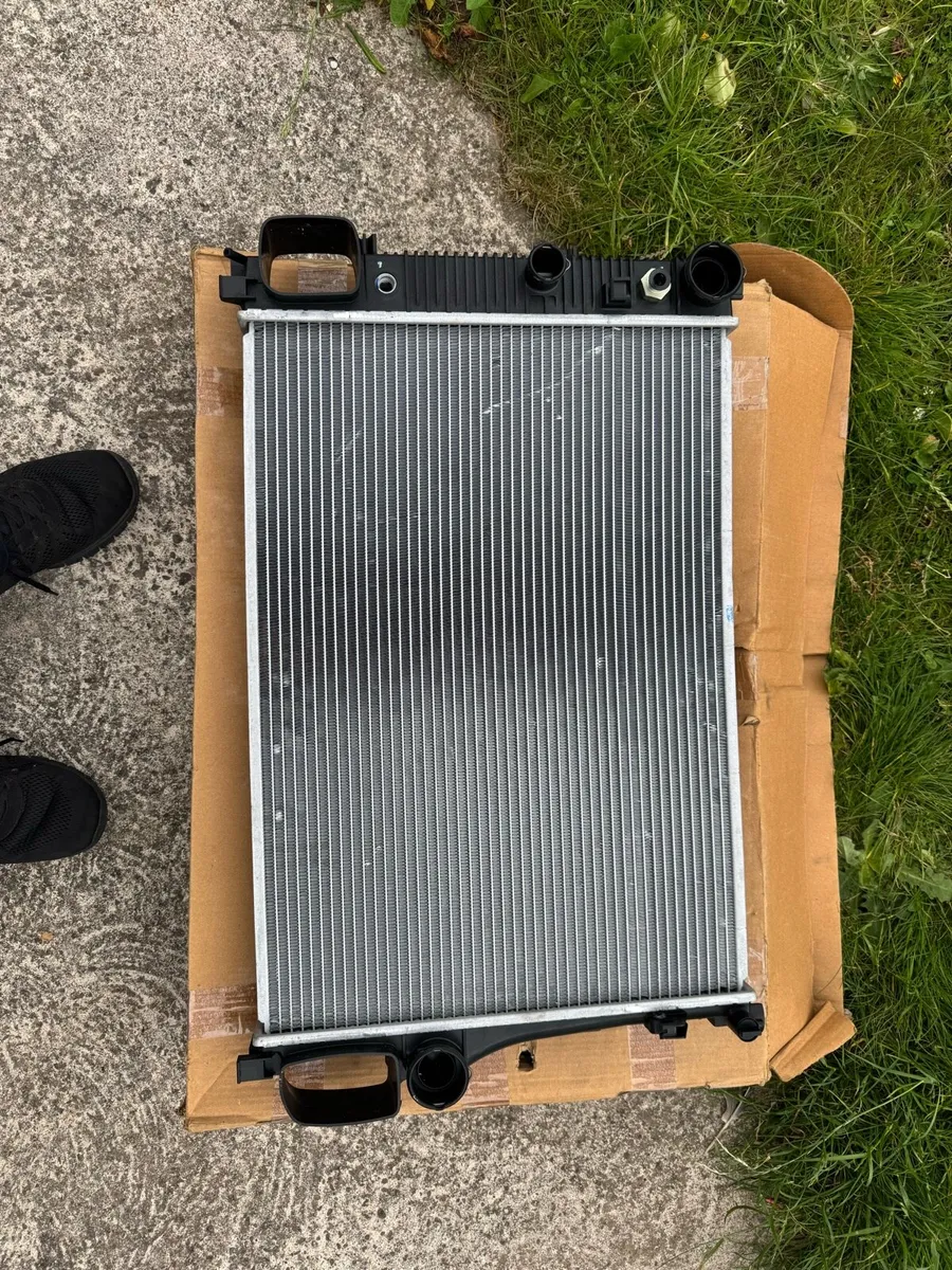 Mercedes w221 new front radiator - Image 1