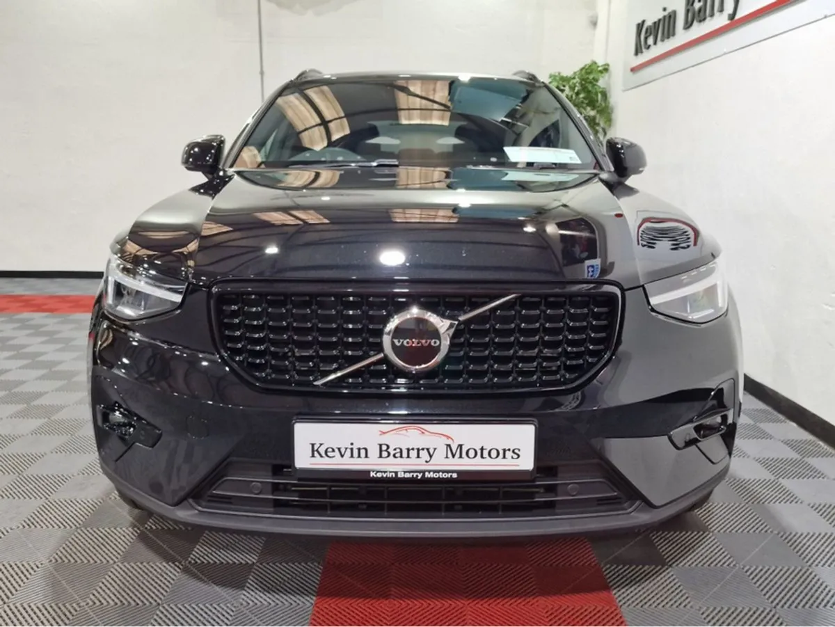 Volvo XC40 T4 Plus Dark Recharge Automatic  one O - Image 2