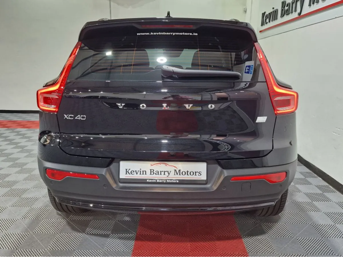 Volvo XC40 T4 Plus Dark Recharge Automatic  one O - Image 3