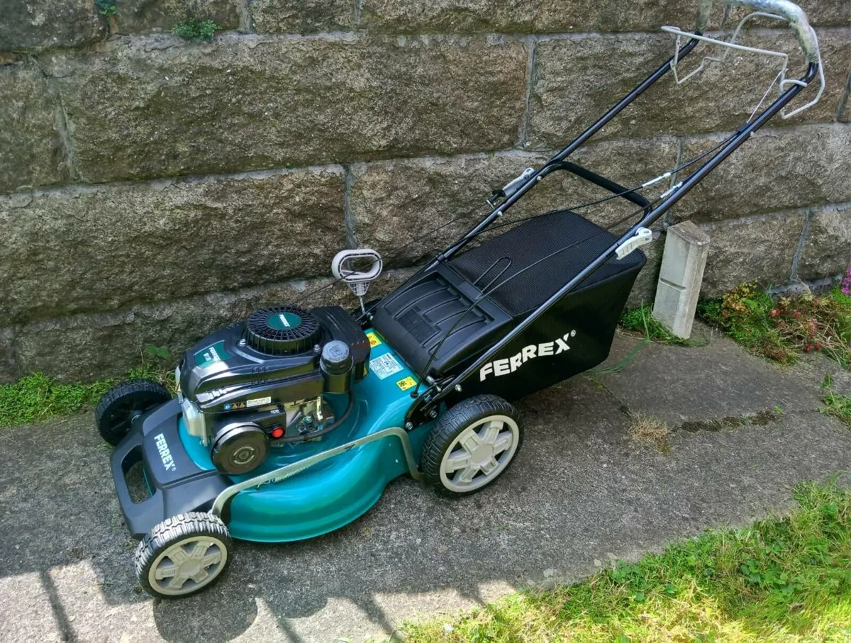 New selfdrive mower used once 46cm--18 inch - Image 1