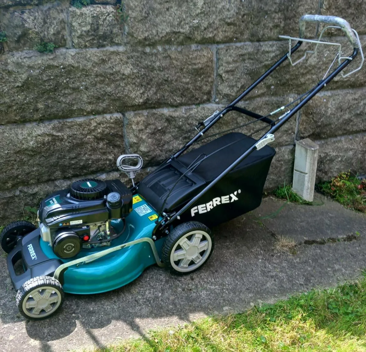 New selfdrive mower used once 46cm--18 inch - Image 4
