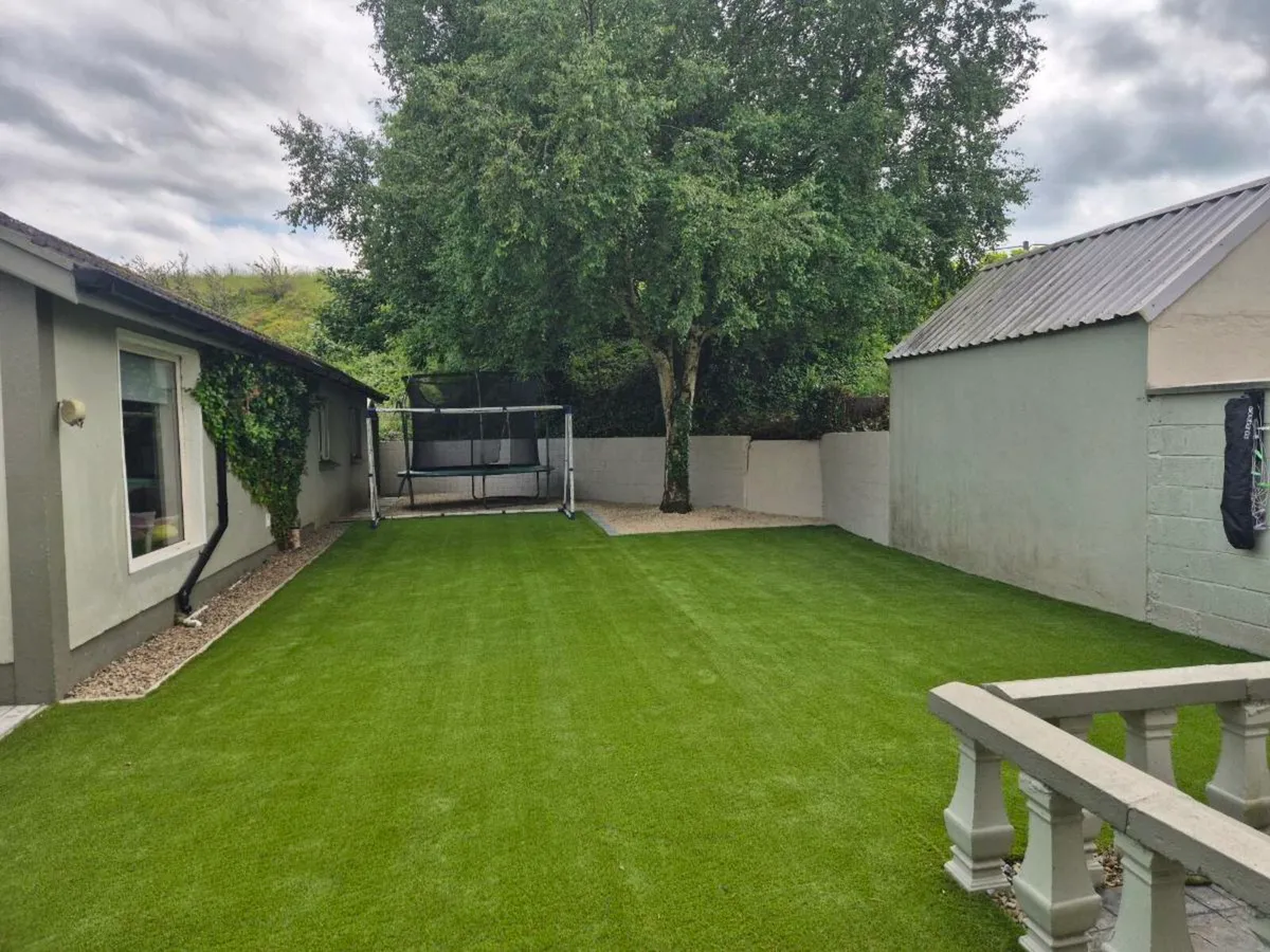 Off cuts of 40mm artificial grass - Image 2