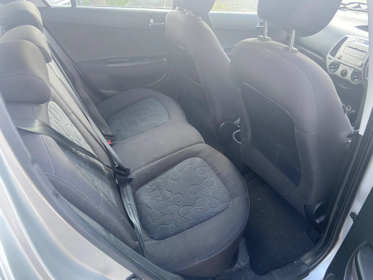 Hyundai i20 2011 low mileage - Image 4