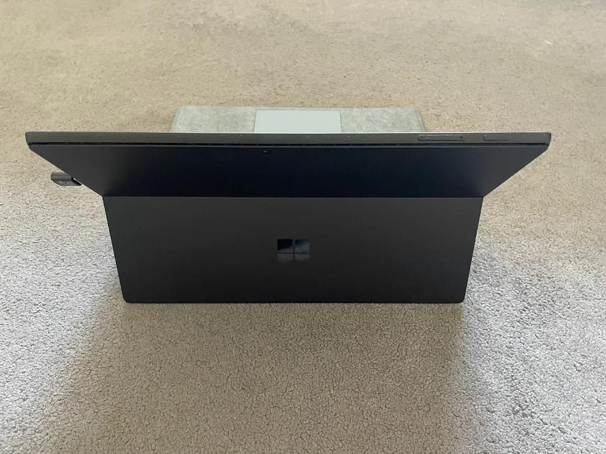 Surface Pro 7 - Image 2