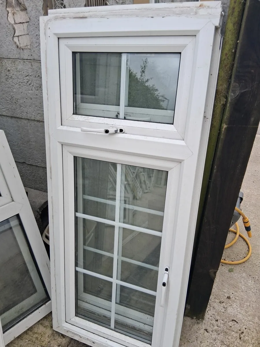 2 pvc windows  €150