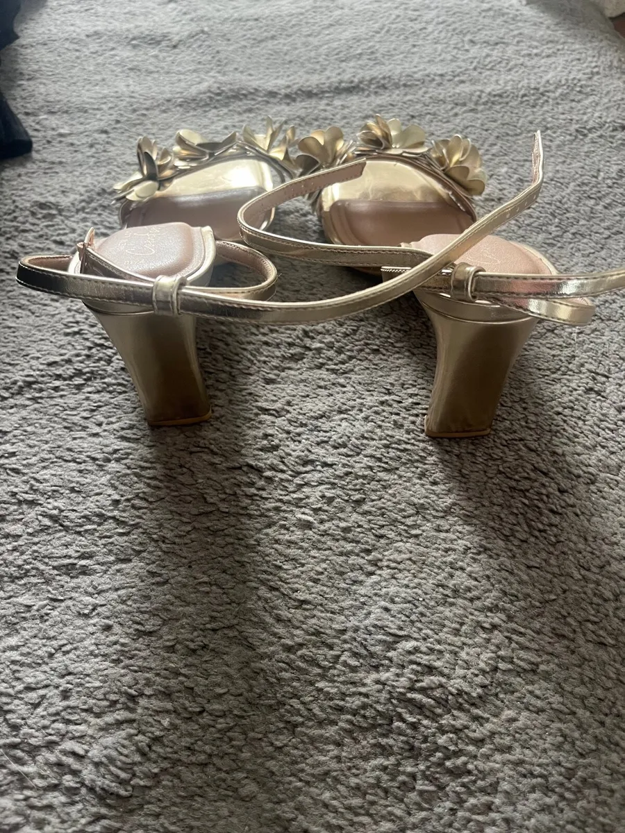 Gold Heels - Image 4