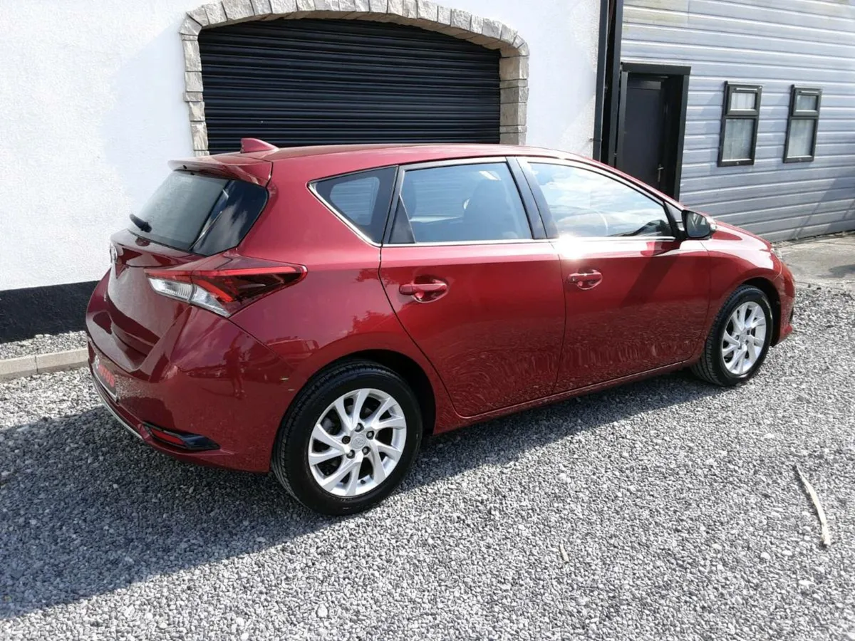 171 Toyota Auris 1.2 petrol - Image 2