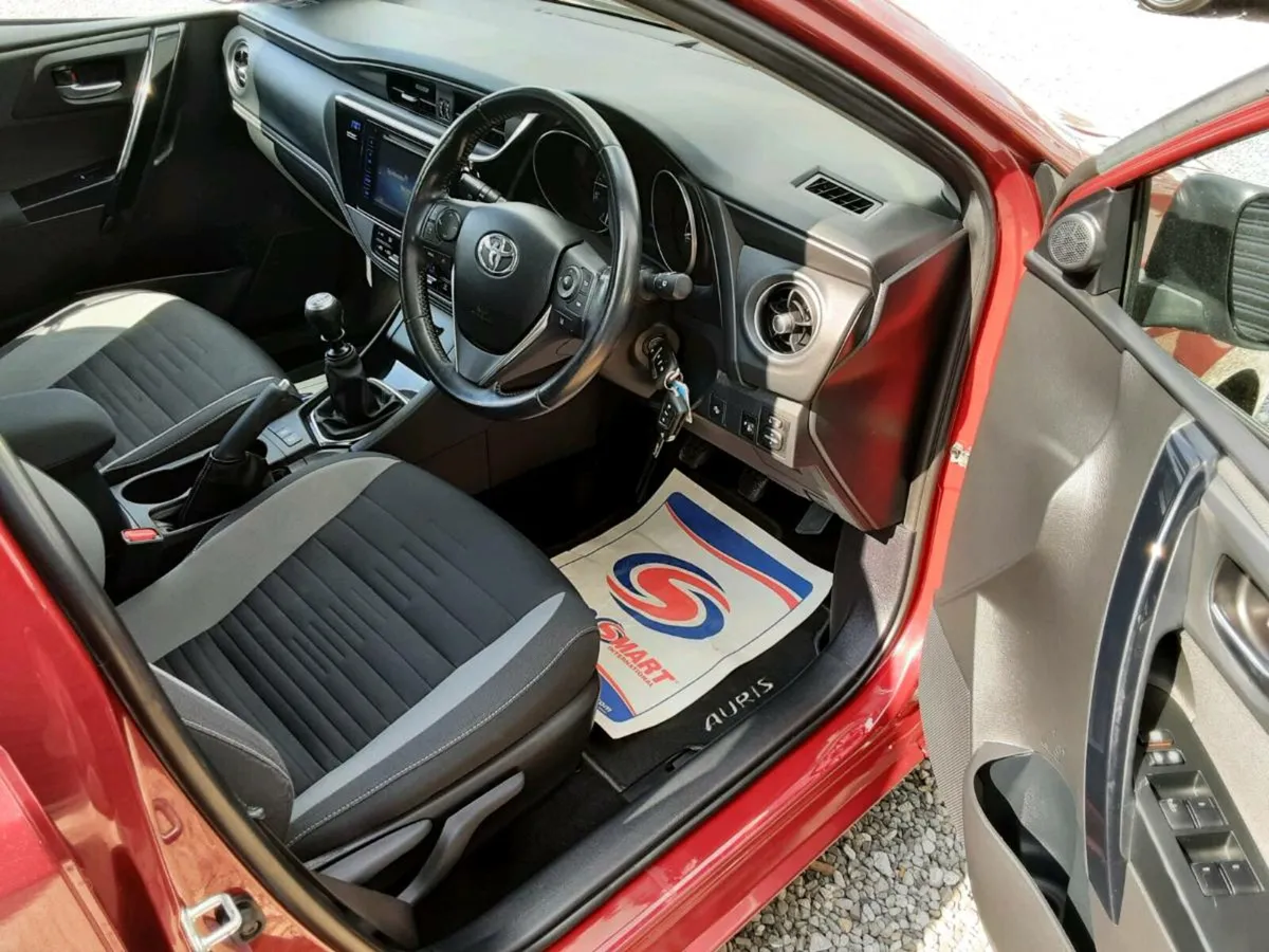 171 Toyota Auris 1.2 petrol - Image 3