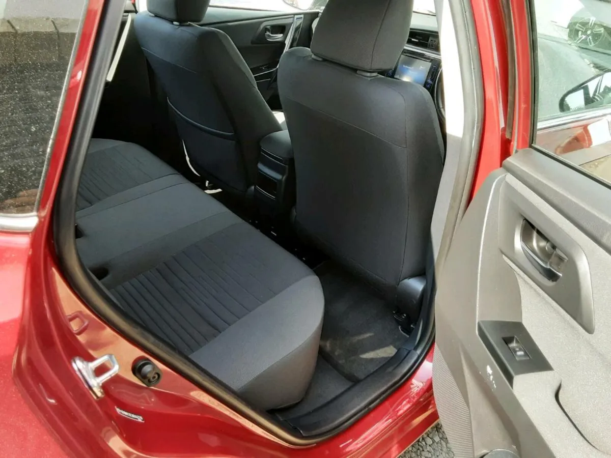 171 Toyota Auris 1.2 petrol - Image 4