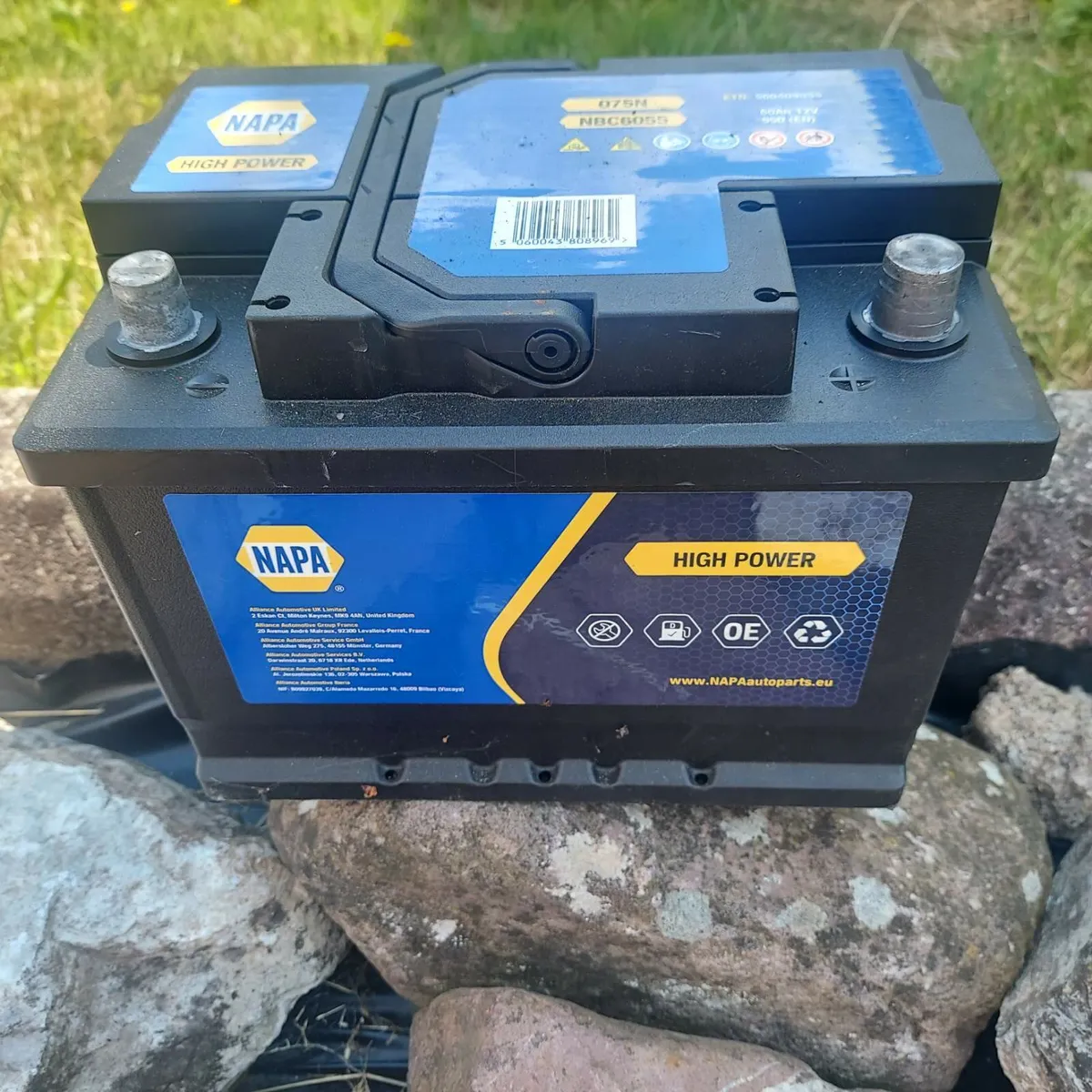 Ford Focus battery and tyres - Image 1