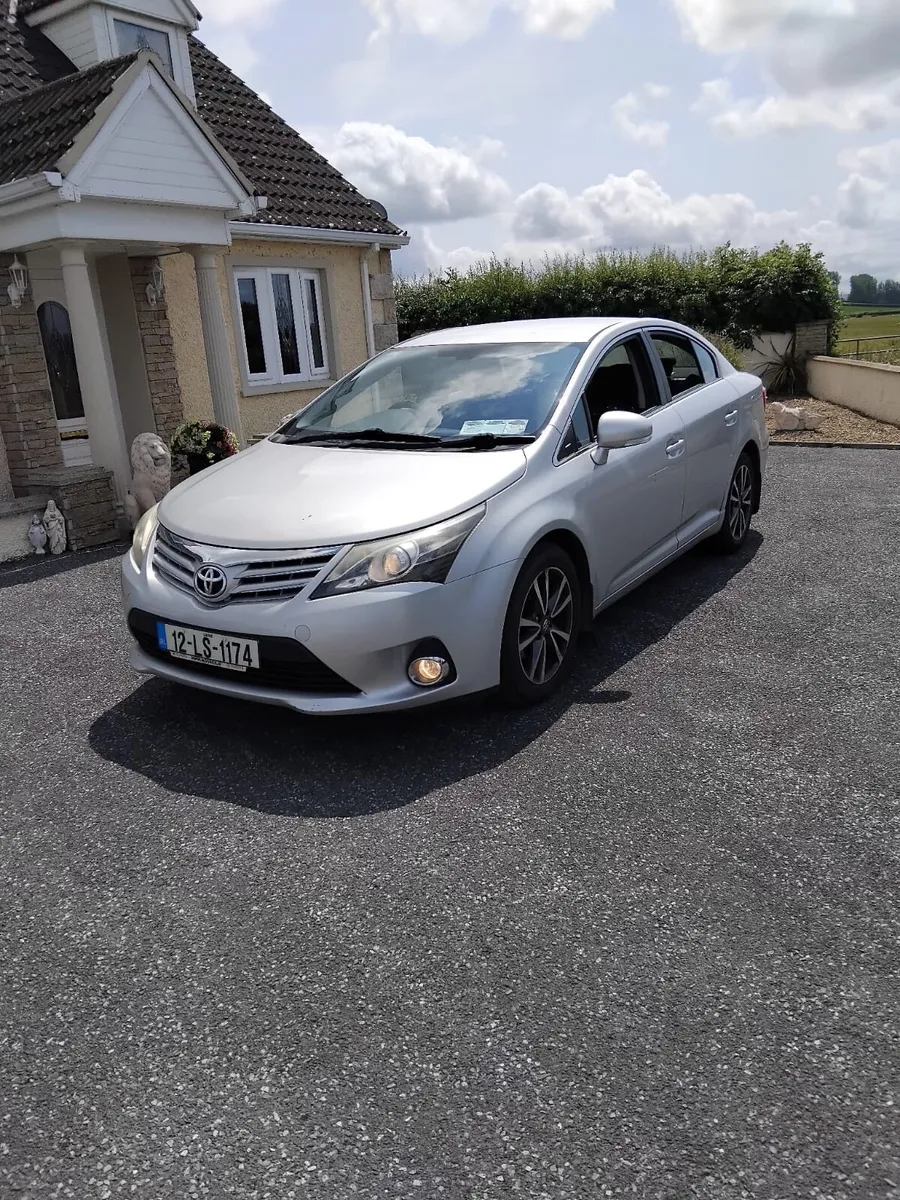 2012 Toyota avensis - Image 2