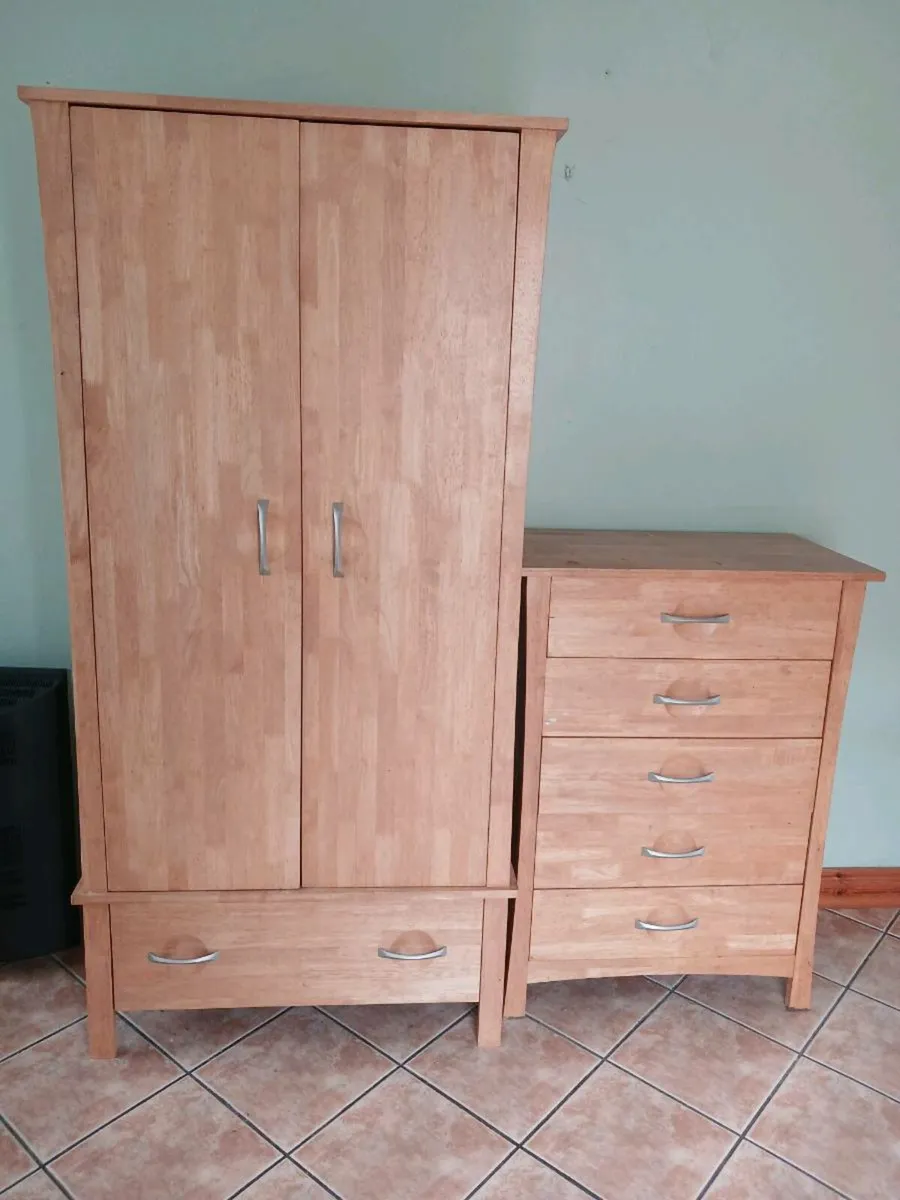 Toddler bed and wardrobe - Image 2