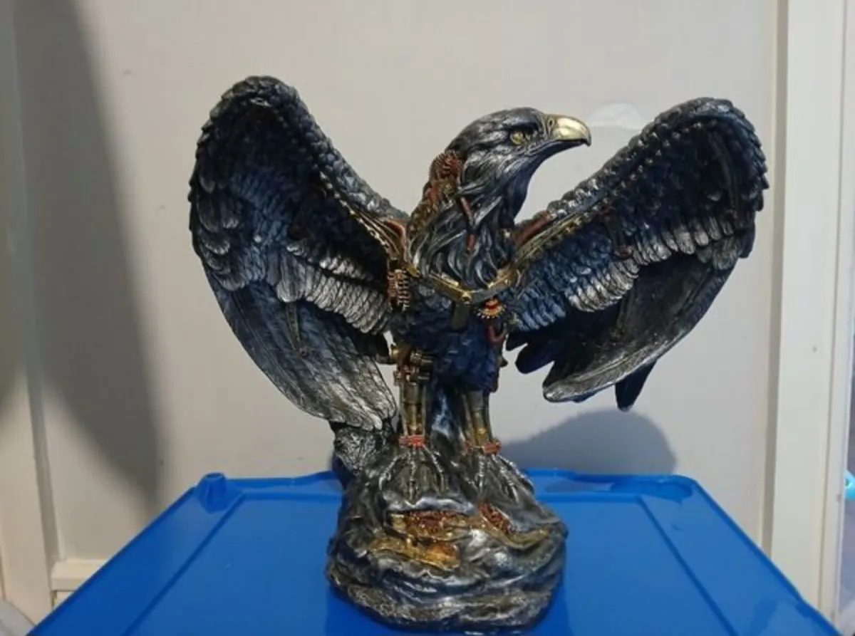 Steampunk eagle statue - Image 1