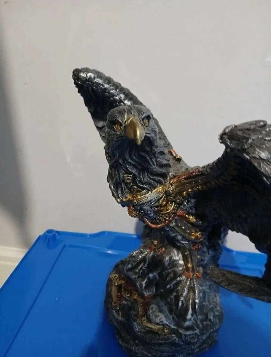 Steampunk eagle statue - Image 3