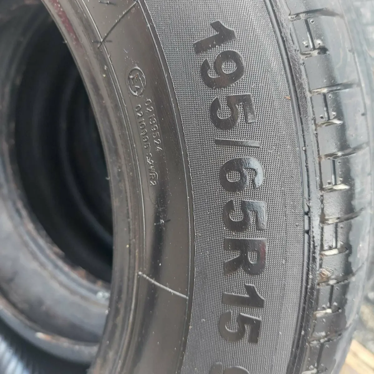 Ford Focus battery and tyres - Image 2
