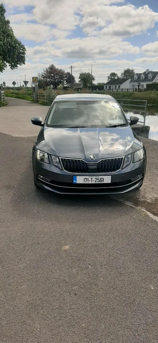 Automatic (low mileage Octavia) - Image 2