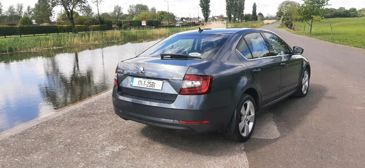 Automatic (low mileage Octavia) - Image 4
