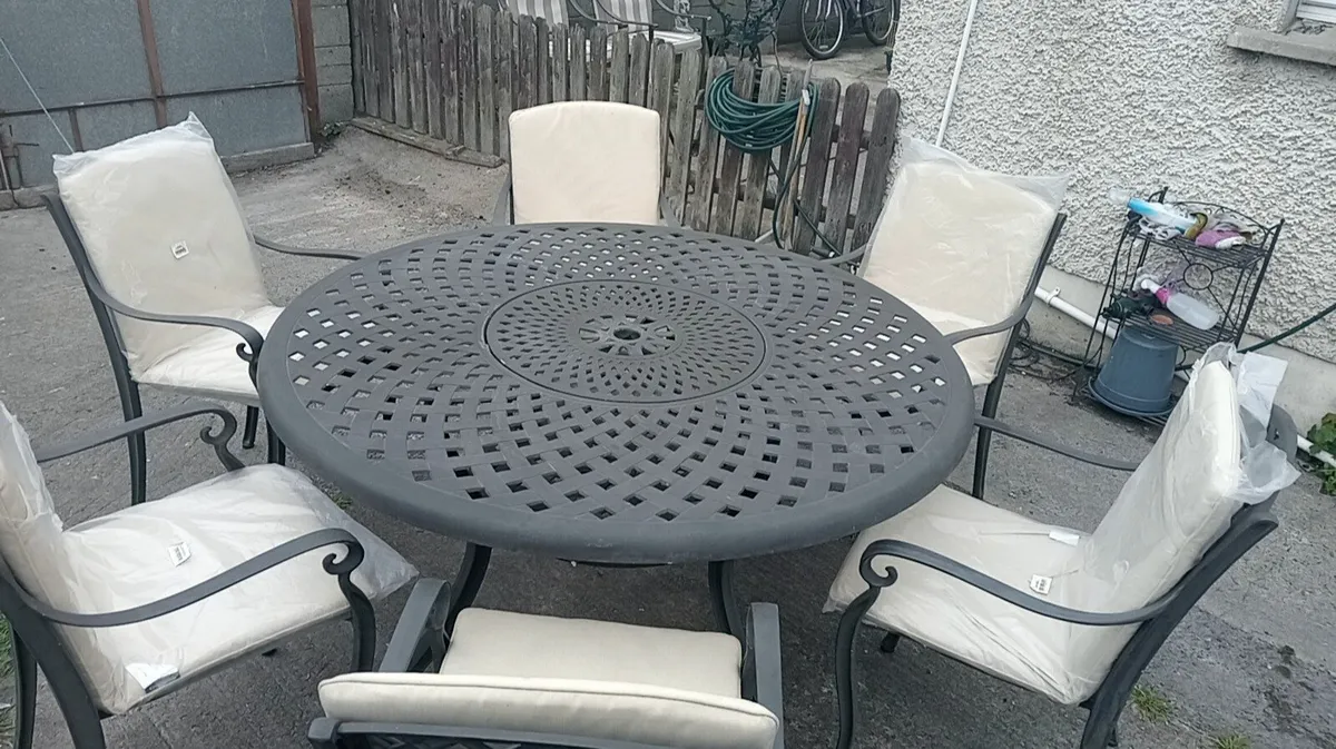 Garden table and chairs - Image 2