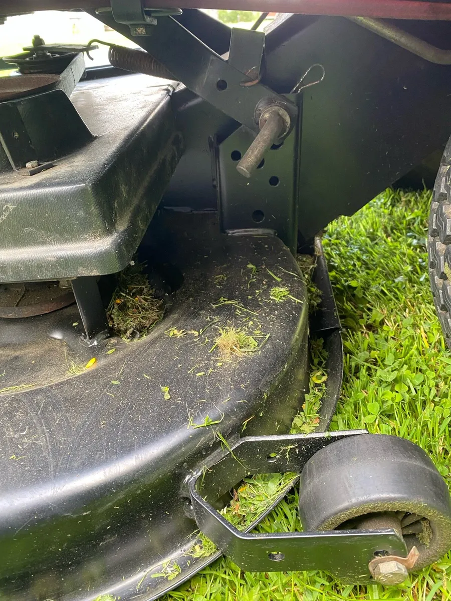 Lawnmower in perfect condition - Image 3