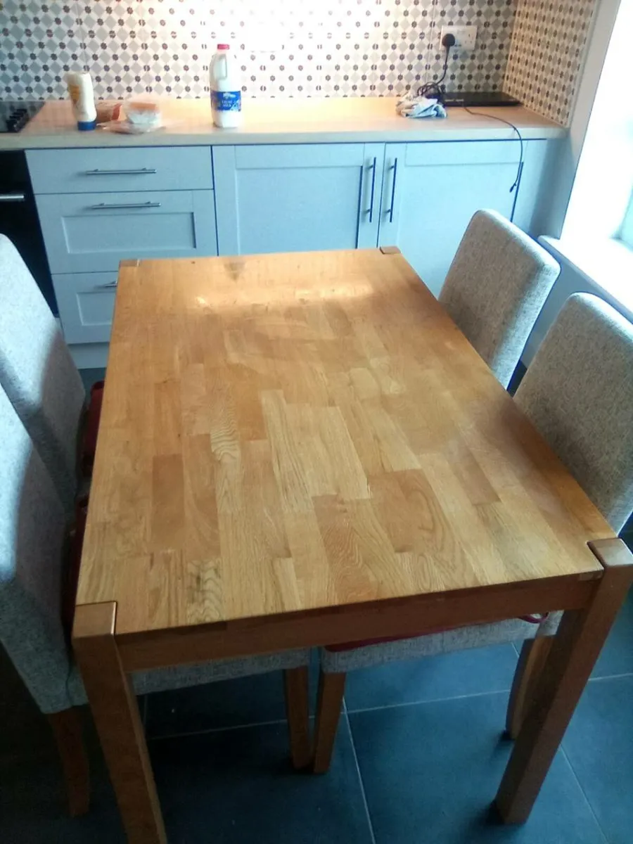 Oak dinning table and 4 chairs - Image 2