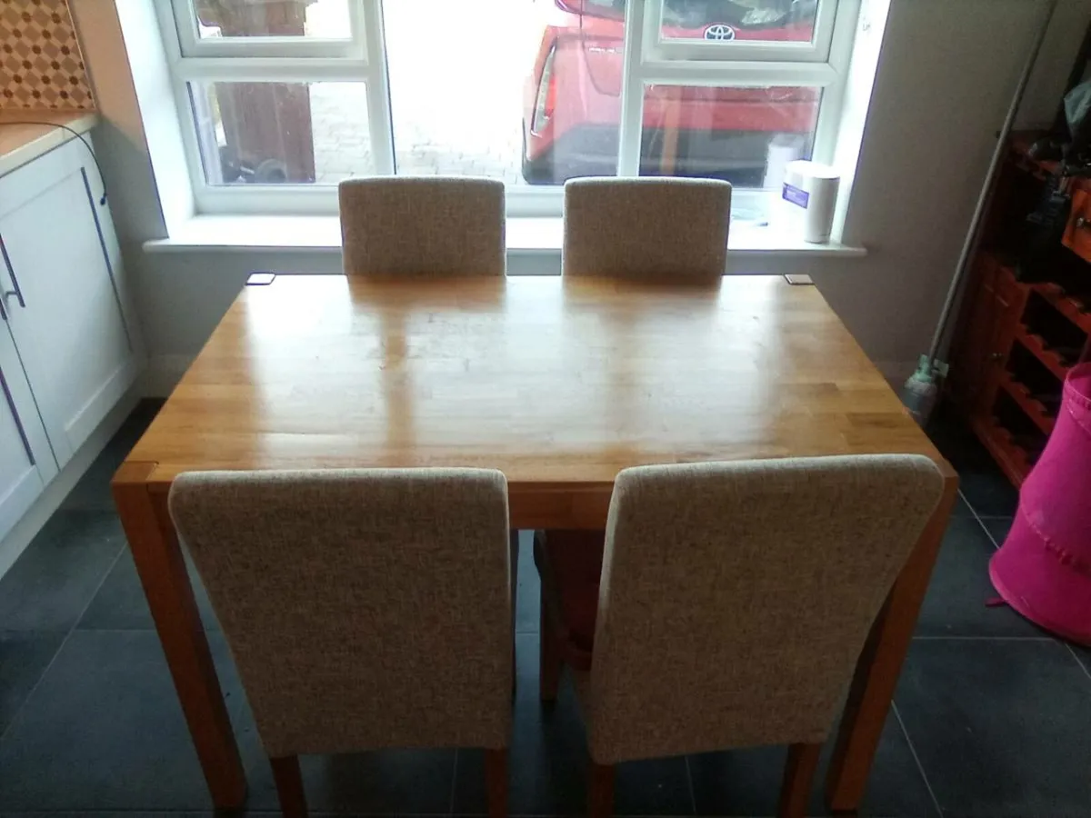 Oak dinning table and 4 chairs - Image 3