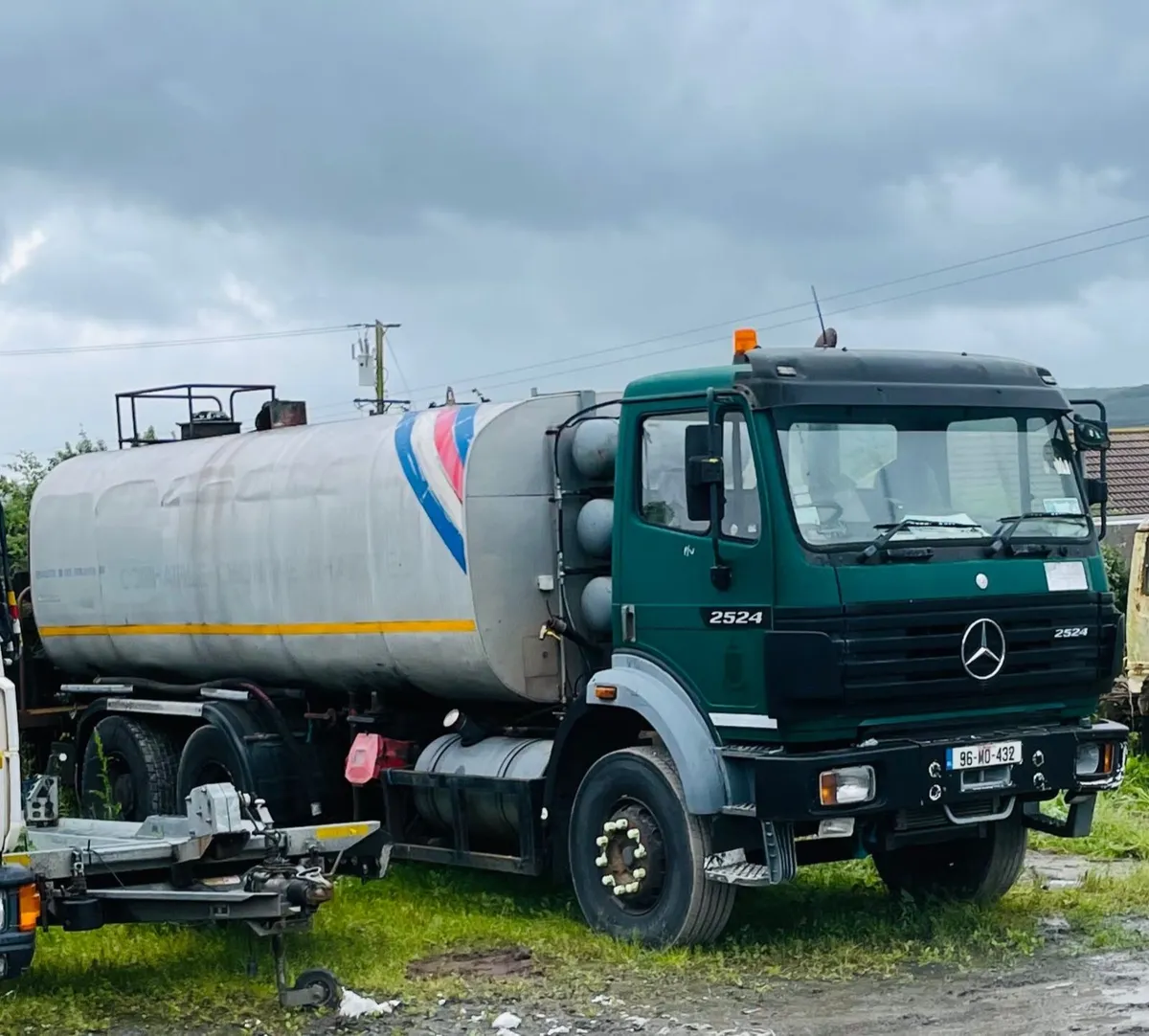Mercedes benz truck - Image 1