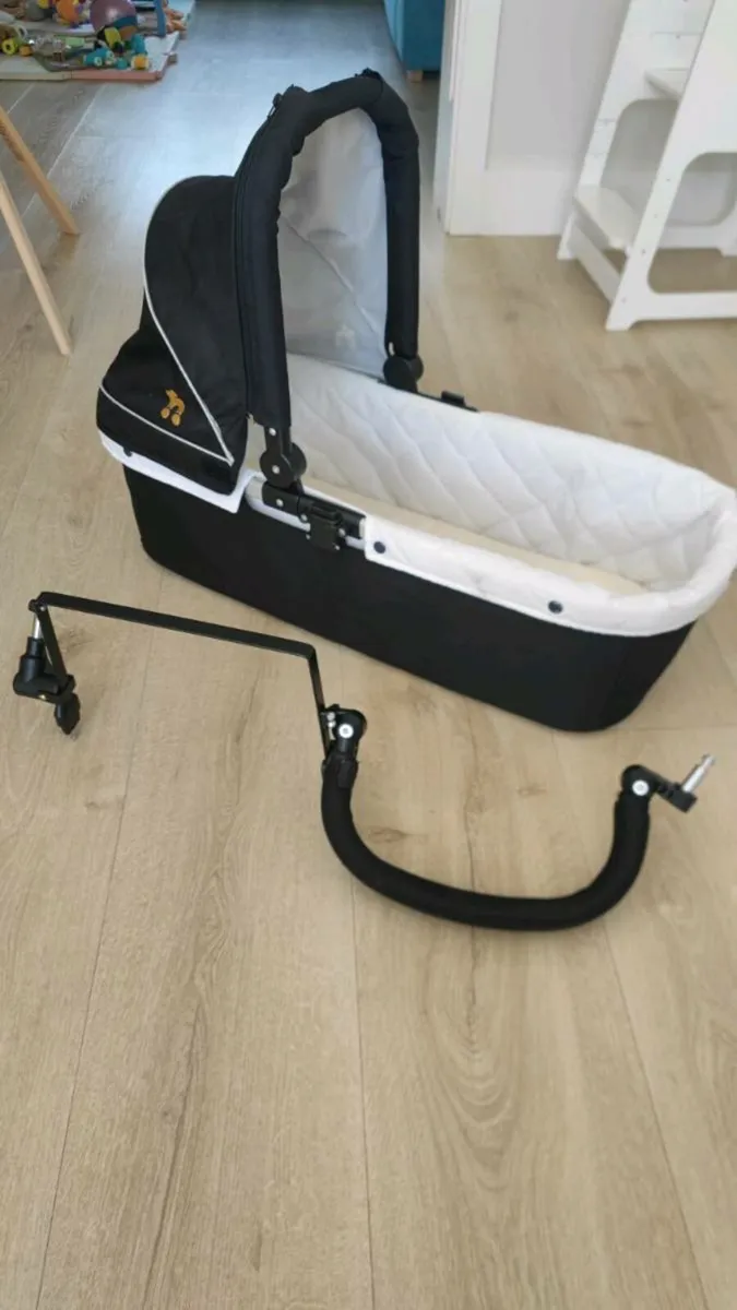 Outnabout newborn bassinet - Image 1