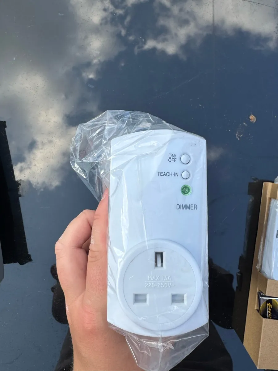 Remote controlled power socket set - Image 3