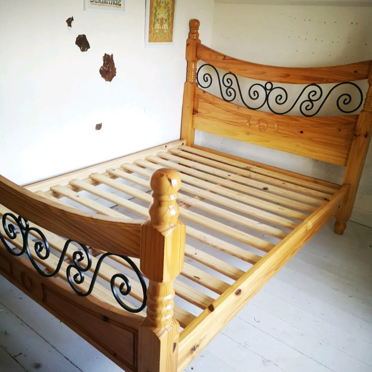 Bed frame - Image 1