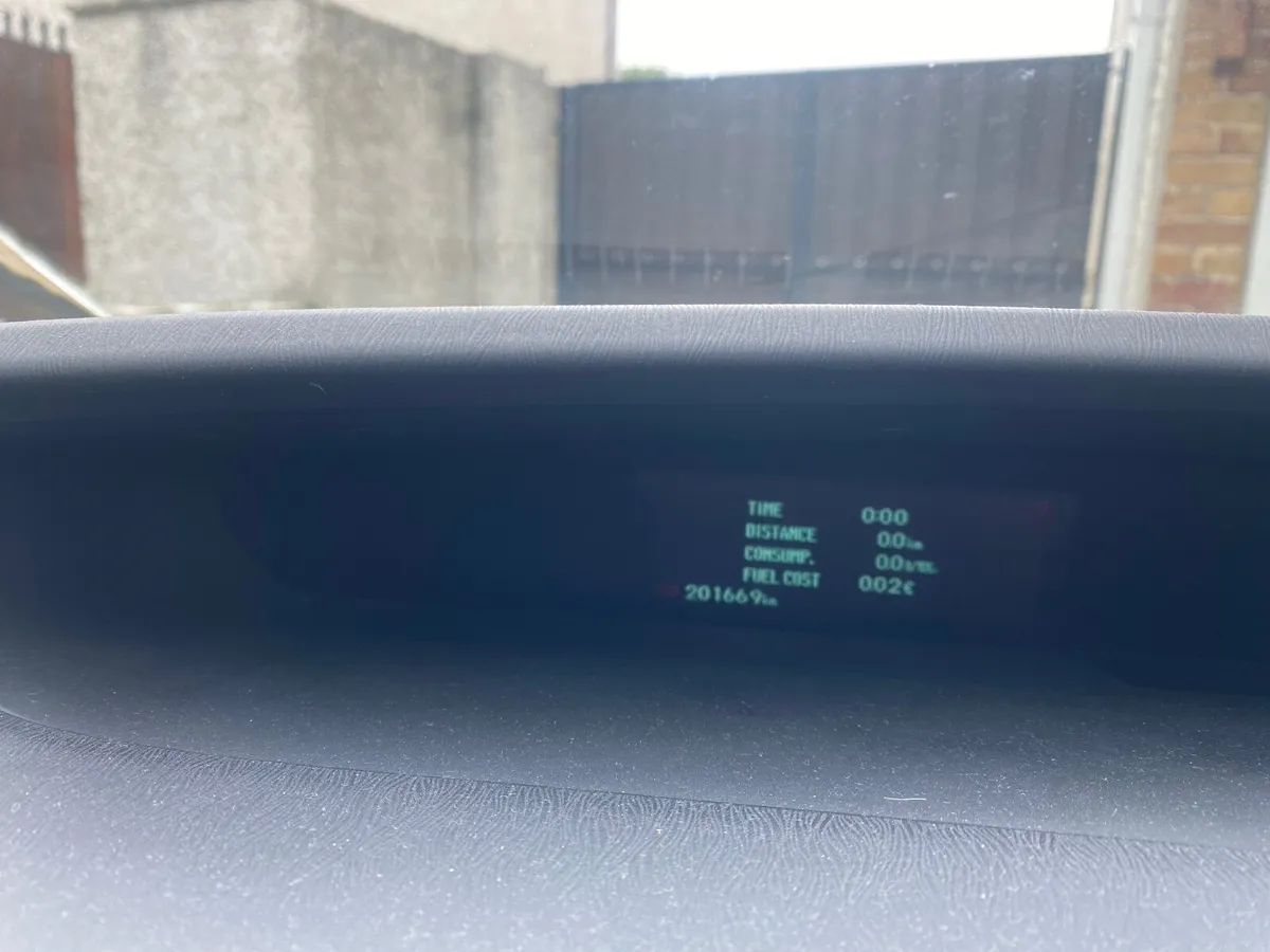 Toyota Prius 2013 - Image 2