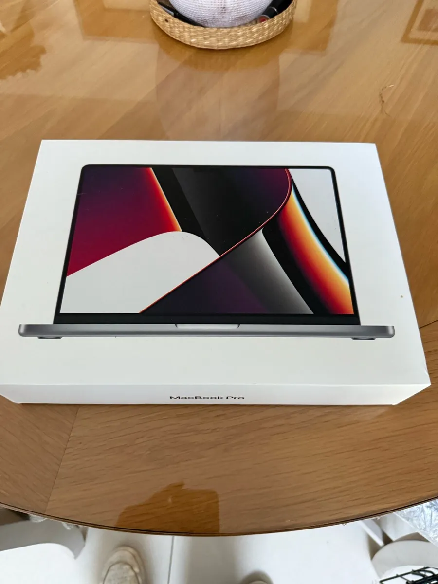 MacBook M1 Pro 14 inch - Image 1