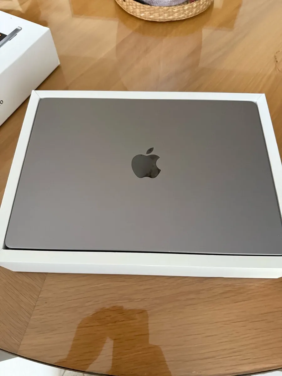 MacBook M1 Pro 14 inch - Image 2