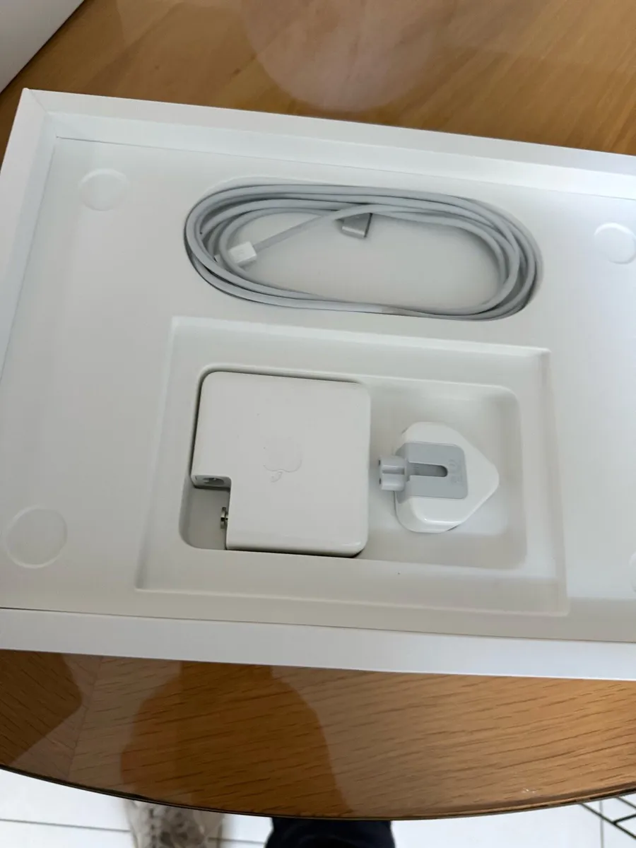 MacBook M1 Pro 14 inch - Image 3